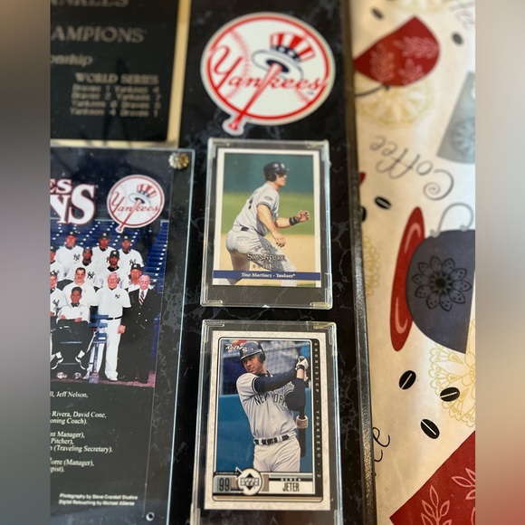 1999 NY Yankees World Series Champions Plaque with 4 Baseball Cards Inc. Jeter - Picture 2 of 5